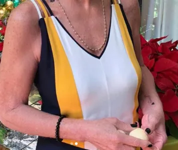 ANA MARIA BRAGA TATUA O NOME DO NOVO NAMORADO NO BRAÇO