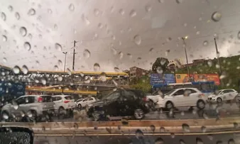 POR CHUVA, SALVADOR ENTRA EM ATENÇÃO PARA DESLIZAMENTOS DE TERRA