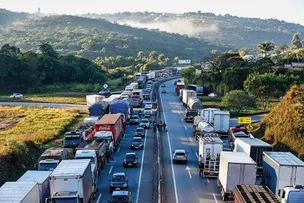 GREVE DE CAMINHONEIROS TEM BAIXA ADESÃO