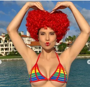 EM FLERTE COM ATRIZ AMERICANA, NEYMAR DIZ QUE A BELDADE PARECE A BONECA EMÍLIA