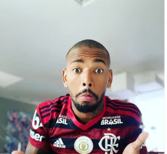 POLÍCIA APREENDE PASSAPORTE E R$ 470 MIL NA CASA DE BOREL