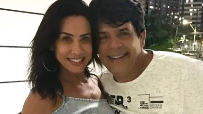 SCHEILA CARVALHO LAMENTA A MORTE DO IRMÃO: "CÉU ESTÁ EM FESTA"