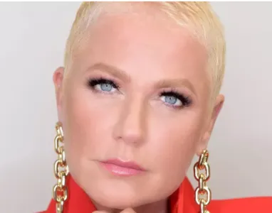 XUXA  REVELA NUNCA TER FICADO COM IVETE