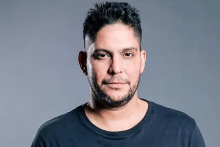 BOMBA: SERTANEJO ASSUME NAMORO COM MELHOR AMIGA DE EX-MULHER
