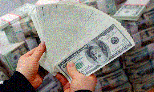 DÓLAR SOBE PELO 5º DIA SEGUIDO E BATE R$ 5,60
