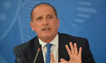 MINISTRO DO TRABALHO PEDE EXONERAÇÃO DE 10 DIAS