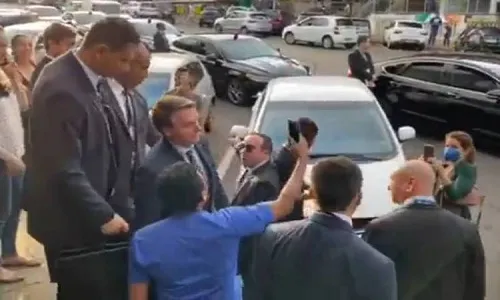 BOLSONARO FAZ NOVO PASSEIO EM BRASÍLIA: 'NINGUÉM VAI TOLHER MEU DIREITO DE IR E VIR'