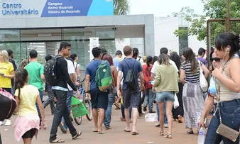 CERCA DE 45% DOS ESTUDANTES BRASILEIROS NÃO RECEBEM EDUCAÇÃO FINANCEIRA ADEQUADA