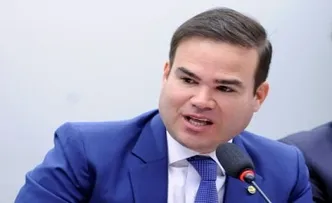 “Eu não sou bajulador, não sou puxa-saco. Eu voto conforme a orientação do meu partido. Hoje, meu partido faz parte do governo Bolsonaro. O presidente do meu partido é ministro da Casa Civil do governo Bolsonaro (Ciro Nogueira)”, diz pré-candidato ao senado Cacá Leão