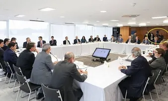EM VÍDEO, BOLSONARO AFIRMA QUE TROCA NA PF É PARA PROTEGER "FAMÍLIA" E "AMIGOS"