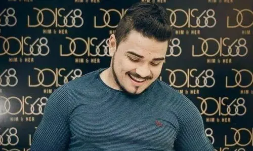 CANTOR TEM NUDE VAZADO NA WEB E VIRA ALVO DE PIADAS