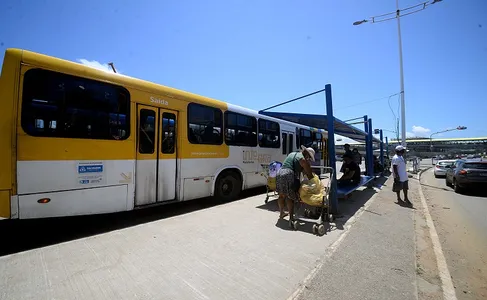 Mudança do ponto de ônibus na praça  Newton Rique_Foto_Jefferson Peixoto_Secom_Pms