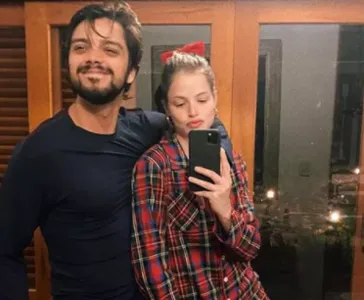AGATHA MOREIRA E RODRIGO SIMAS ESTÃO COM COVID-19