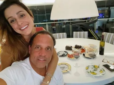 APRESENTADOR ZÉ EDUARDO SE CASARÁ COM BRUNA VARJÃO EM 2022