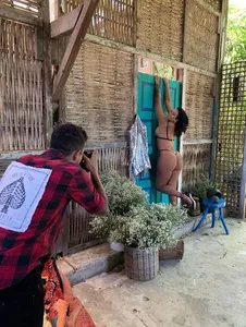 ARIADNA POSA NUA DEZ ANOS APÓS ‘BBB 11'