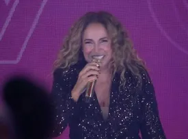 DANIELA MERCURY SE EMOCIONA APÓS IMPASSES COM TRIOS ELÉTRICOS NO CIRCUITO DODÔ