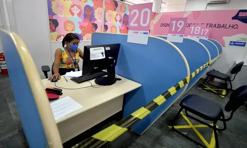 SIMM MULHER REALIZOU MAIS DE 1 MIL ENCAMINHAMENTOS PARA VAGAS DE EMPREGO