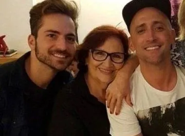 MÃE DE PAULO GUSTAVO CHAMA BOLSONARO DE 'IDIOTA'