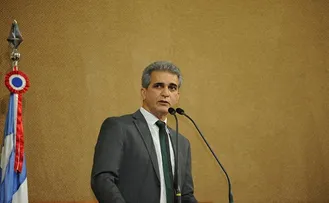 DEPUTADO APRESENTA MOÇÃO DE PESAR PELA MORTE DE ROQUE ARAS
