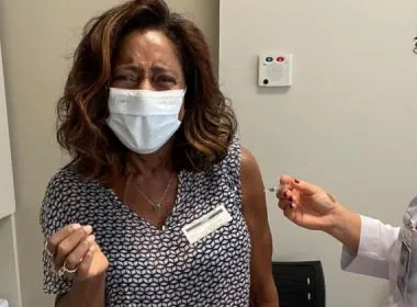 GLORIA MARIA DRIBLA WEB E RECEBE  2 º DOSE SEM TER IDADE REVELADA