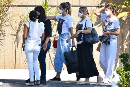 TATÁ WERNECK E MAIS FAMOSOS COMPARECEM A VELÓRIO DE PAULO