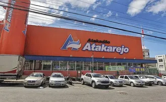 VENDA DO ATAKAREJO FOI EM VALOR SUPERIOR A R$ 700 MILHÕES. TEOBALDO RECEBEU UMA PARCELA E TERÁ A FUNÇÃO DE ABRIR 50 LOJAS