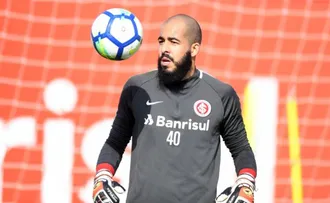 OLHO DE DANILO FERNANDES É OPERADO COM SUCESSO