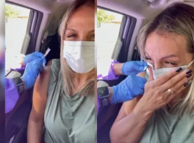 CARLA PEREZ SE EMOCIONA AO RECEBER 1ª DOSE DA VACINA