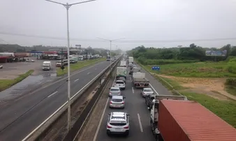 CAMINHONEIROS CULPAM BOLSONARO POR ALTA NO DIESEL