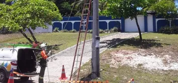 COELBA REALIZA OPERAÇÃO E REMOVE 211 LIGAÇÕES IRREGULARES NA ORLA DE CAMAÇARI