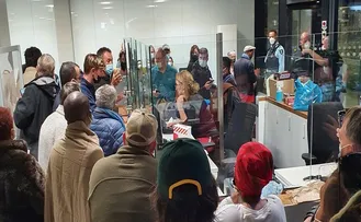 61 VIAJANTES VINDOS DA ÁFRICA DO SUL TESTAM POSITIVO PARA COVID NA HOLANDA