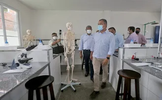 EM BARRA DO POJUCA, RUI INAUGURA ESCOLA E AUTORIZA OBRAS EM RODOVIAS
