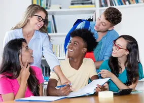 FACULDADE OFERECE 10 BOLSAS DE ESTUDOS GRATUITAS