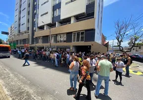 SERVIDORES DE SALVADOR FAZEM NOVA ASSEMBLEIA E PROTESTO