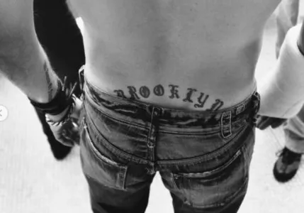 DAVID BECKHAM É CRITICADO POR TATUAGEM COM NOME DO FILHO NO CÓCCIX