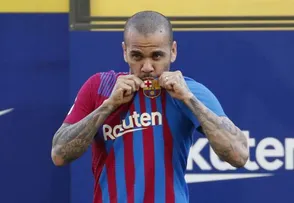 DANI ALVES SE DIZ "NERVOSO" ANTES DE SUA 'ESTREIA' NO BARCELONA