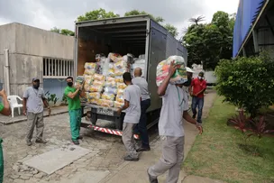 FIEB ENTREGA PRIMEIRO LOTE DE CESTAS BÁSICAS AO GOVERNO DO ESTADO