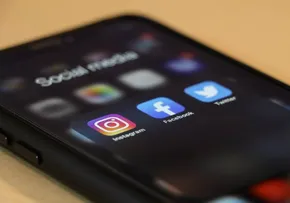 ESPANHA ANUNCIA QUE VAI PROIBIR ACESSO DE MENORES ÀS REDES SOCIAIS