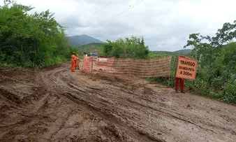 CHUVAS NA BAHIA DEIXAM RODOVIAS INTERDITADAS