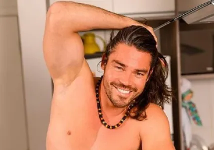 EX-CASAMENTO ÀS CEGAS É EXPULSO DE BOATE POR TRANSAR EM BANHEIRO