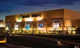 SEGURANÇAS CONDUZEM MULHERES QUE TENTARAM FURTAR FARMÁCIA EM SHOPPING DE SALVADOR