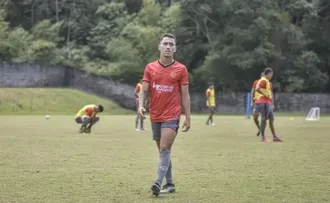 CAÍQUE SOUZA SE DESPEDE DO VITÓRIA E ACERTA COM CAMPINENSE