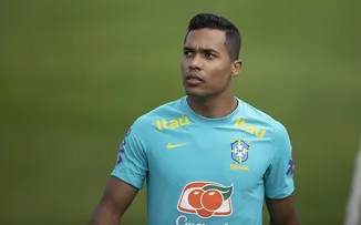 ALEX SANDRO TESTA POSITIVO PARA COVID-19 E DESFALCA A SELEÇÃO