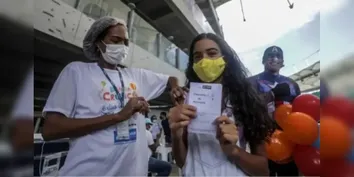 SAÚDE BUSCA 10 MILHÕES DE DOSES DA CORONAVAC PARA CRIANÇAS