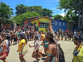 CARAÍVA: INDÍGENAS PROTESTAM CONTRA RETIRADA DE BARRACAS