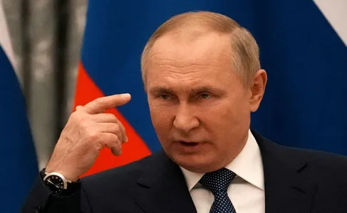 Presidente da Rússia, Vladimir Putin, durante encontro com presidente da França, Emmanuel Macron, em Moscou
07/02/2022 Thibault Camus/Pool via REUTERS
