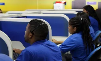 CENTRAIS TELEFÔNICAS DA CAPITAL VOLTAM A FUNCIONAR