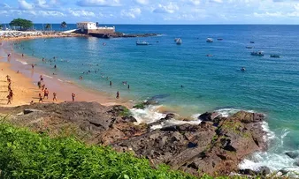 VEREADOR DENUNCIA POLUIÇÃO DE MAR DA BARRA AO RIO VERMELHO