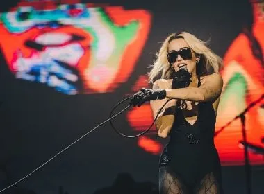 MILEY CYRUS ESTÁ COM COVID APÓS SHOW NO BRASIL