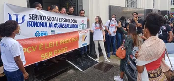 PSICÓLOGOS E ASSISTENTES SOCIAIS DE SALVADOR REALIZAM PROTESTO